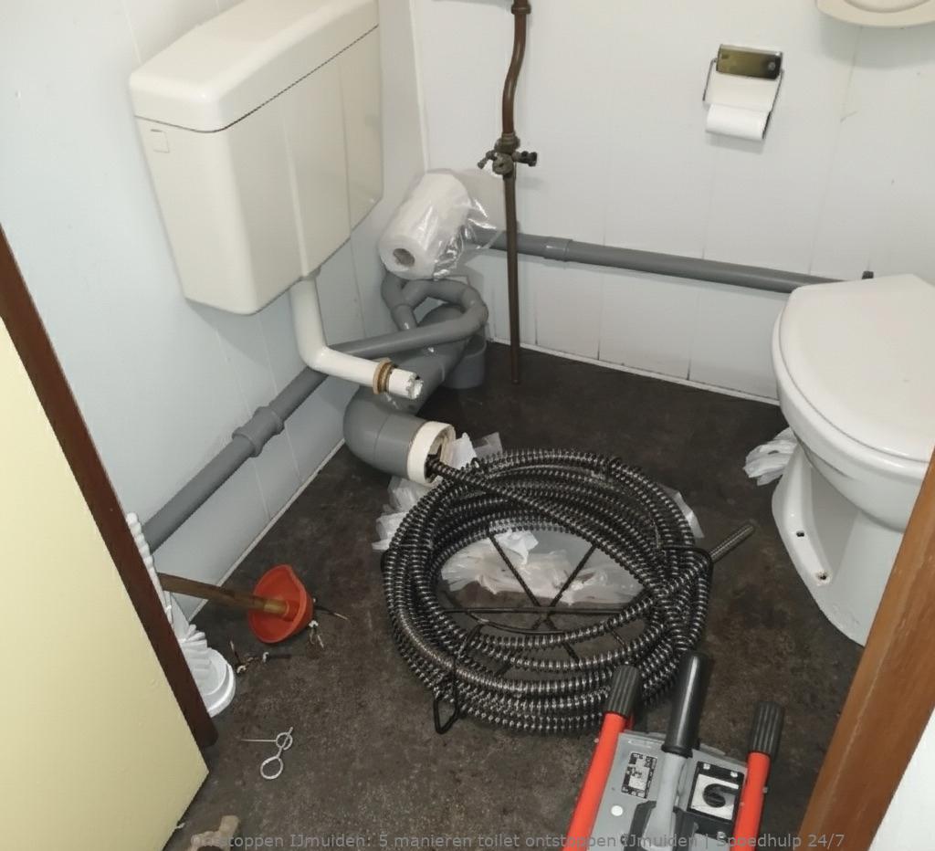 5 manieren toilet ontstoppen IJmuiden | Spoedhulp 24/7